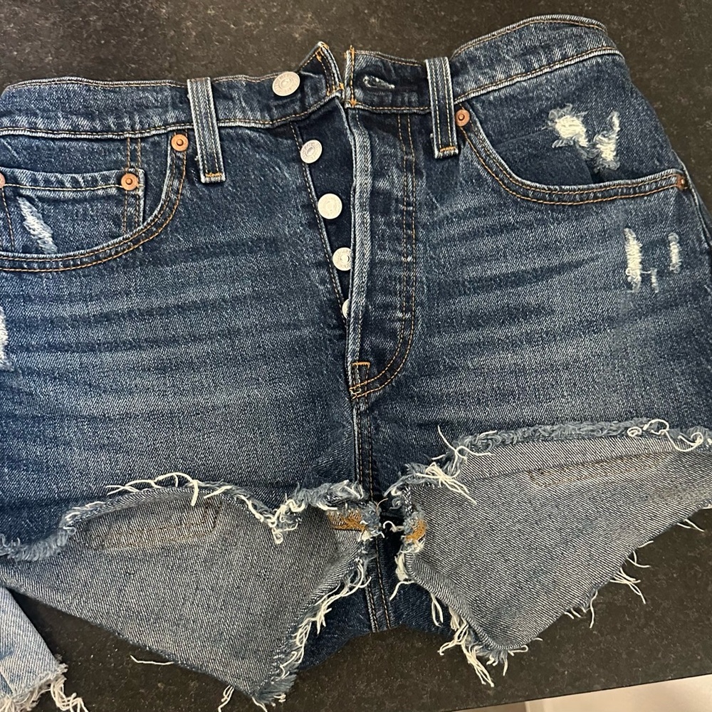 Set of 4 Levi’s Distressed Denim Shorts - Light to Dark Washes - Picture 7 of 9